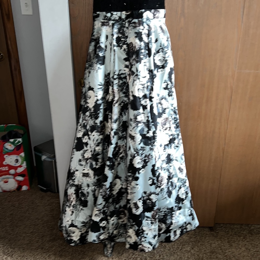 Prom Dress - Picture 2 of 3